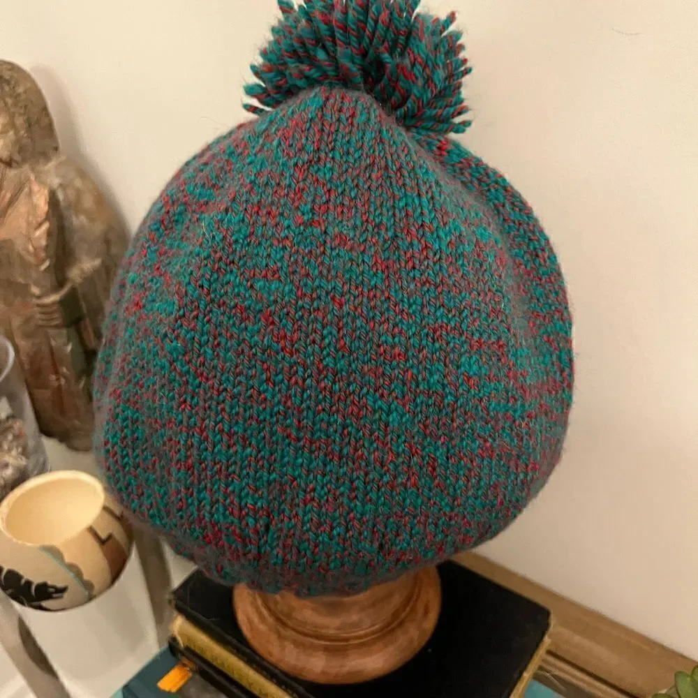 Women’s acrylic winter Pom hat.